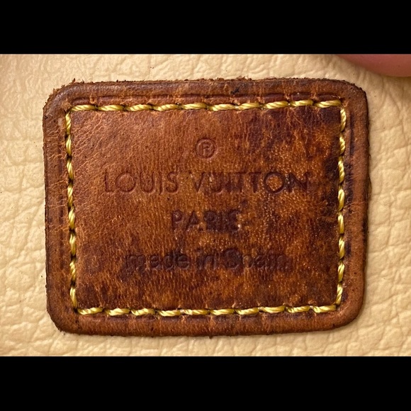 ❌SOLD❌ Louis Vuitton Cosmetic pouch - Picture 8 of 13